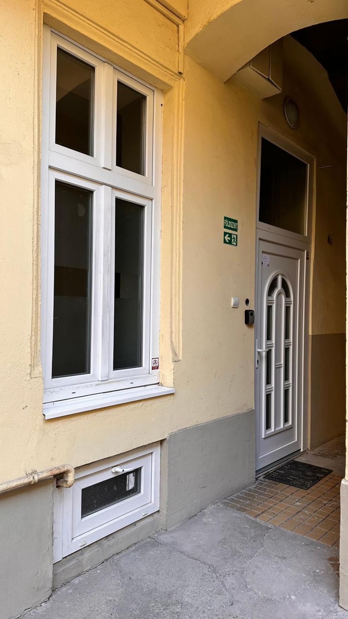 Ultra Modern Home Budapest Bagian luar foto